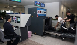 Camera an ninh tố hành khách 'cầm nhầm' điện thoại tại sân bay